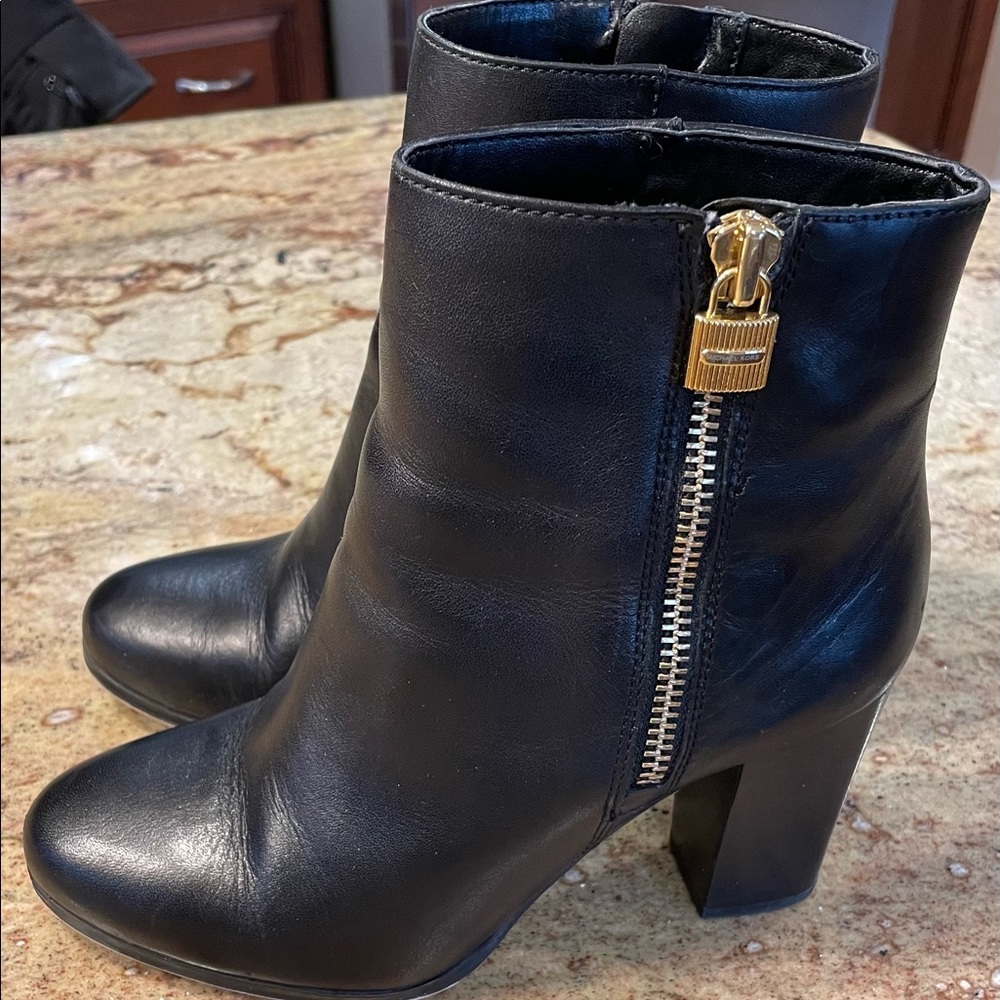 Michael Kors boots - Picture 2 of 5